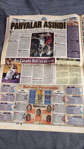 FANATİK BASKET HAFTALIK BASKETBOL GAZETESİ TURKISH NEWSPAPER - DOĞUM GÜNÜ HEDİYESİ  - TAM TAKIM EKSİKSİZ GAZETE 23-29 KASIM   - 2004  - 417 -  MÜJDEEE! MAÇLAR ATV'DE - EFSANELER GERİ DÖNDÜ - BAYANLARDA DA DERBİ FENER'İN - FANATİK BASKET - ÇOK BÜYÜKSÜN - BİR AYDIN ÖRS KLASİĞİ - SAN-LACİVERT ŞÖLEN - TÜRK TELEKOM'UN PROBLEMİ SAVUNMA - SALYERS VE VARDA - BEŞİKTAŞ MERAPU KRİZİ GEÇİRDİ - CHARLES KALP - BANVİT'E YENİ YABANCI - SEVİNMEYİ HAKETTİLER - SÜPER SALYERS - EL AMIN YETMEDİ - MÜCADELE SÜPERDİ - KRİTİK HAMLE - ADLARINA YAKIŞTI - 'HAZIR DEĞİLDİK' - EKRANLARDA BASKETBOL - ÇARLİ'NİN GÖR DEDİĞİ - JBL PANORAMAS EN İYİ TAKIM - BASKETBOLDA İLKLERİN HAFTASI - MURAT AKBAŞ - AYDIN ÖRS - MRSIÇ - ÖMER - CEM ATAREYOĞLU - SALYERS - MRSIC - MEHMET BATURALP - ÜMİT AVCI - VARDA - CHARLES - MURATCAN - MARİUS JUMALUS - MARC SALYERS - EL AMIN - İHSAN BAYÜLKEN - L. MEHMET PALABIYIK - ERDENAY - PERER - ONAN - BRİAN BODDICKER - STRULLE CHANLAR - TAGAY - KHADİJAN - DİLEK - AYDIN DOĞAN - HANZADE DOĞAN -
