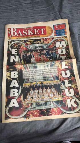 FANATİK BASKET HAFTALIK BASKETBOL GAZETESİ TURKISH NEWSPAPER - DOĞUM GÜNÜ HEDİYESİ  - TAM TAKIM EKSİKSİZ GAZETE  26 EKİM - 1 KASIM   - 2004  - 413 -BANVİT KENDİNE GELDİ  - CUMHURBAŞKANLIĞI KUPASI  - 4 ÇEKER ÜLKER!  - ALKIŞLARIMIZ KIZLARIMIZA  - TUBORG FIRTINA GİBİ  - CUMHURİYET TURNUVASI  - KEMAL TUNÇERİ İTÜ'DE  - HEDEFİMİZ KÜÇÜLMEDİ  - FENER  - SEÇİM SAÇMALIKLARI  - ÇARLİ'NİN GÖR DEDİĞİ  - DERBİNİN 'KARTAL'I  - VE DERBİLER  - AHMET'İN İŞİ ZOR  - FENER'E DEV TAKVİYE  - BU LİG İZLENİR  - EFES GÜLE OYNAYA ASLAN'DAN ÇIT ÇIKMADI  - BEŞİKTAŞ YİNE SÜPER  - ISPARTALI KANARYA  - KEREM GÖNLÜM  - ATABEYOĞLU  - TURGAY  - SANDERS  - DİGNE ÖZYURT  - KEMAL TUNÇERİ  - DEMİRBİLEK  - TURGAY ÖRME  - ESMERAL  - AYDIN DOĞAN  - İSMET BADEM  - TURGAY TÜYSÜZ  - ATAKAN  - AVCI  - AVNİ ERBOY  - AHMET  - RAVOLKEN  - AYDIN  - TÜRKAY YENER  - KAZİNOSKAS  - VİDAL  - IDİNANDY  - TRİANO  - HİDAYET  - MELO  - BLAİR  - CEM BOLMETEPE  - LARRY BROWN  - RİCK CARLİSLE  - SHAQUİLLE O'NEAL  - ALLEN IVERSON  - STAN VAN GU  -