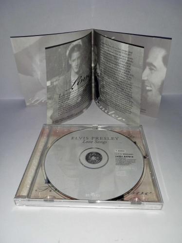 Cd Elvis Presley love songs. Orijinal 1999 Avrupa baskı. Disk 10 üzerinden 9.5 temiz sorunsuz çalışıyor koleksiyonluk