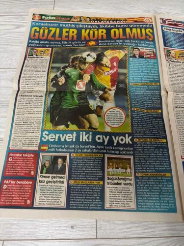 FOTOMAÇ SPOR GAZETESİ - TURKISH NEWSPAPER - DOĞUM GÜNÜ HEDİYESİ  - EKSİKSİZ TAM TAKIM GAZETE- 23 ŞUBAT 2009 SAYI:9 – EMRECİKSİN CARLOS VEDERSON GÖKHAN AZİZ YILDIRIM ALİ KOÇ NEŞET YALÇIN VOLKAN BALLI SEMİH LUGANO JUAN FIGER DEIVID VOLKAN DEMİREL SELÇUK ŞAHİN JOSICO MALDONADO ALİ BİLGİN İLHAN CAN GÜRHAN ROBERTO CARLOS KLEBER – EMRECİKSİN’E ŞANS DOĞDU FENERCELL İÇİN İLK ADIM BURAYA KADAR O EN KÖTÜ SEZONU KİMSEYE PARA YOK LUGANO’YU İKNA TURU NE YAZDILAR ELEBAŞI ALEX ARTIK BİTMİŞTİR 50 MİLYON EURO ÇÖPE GİTTİ KADIKÖY’DE LEFTER DE OYNAR BU KADRO DEFOLUDUR İŞİMİZ ŞİMDİ DAHA ZOR ALEX’E DESTEK GELDİ – FENERBAHÇE SİVASSPOR GENÇLERBİRLİĞİ HACETTEPE ARSENAL BAYERN MÜNİH – FENERBAHÇE 7-0 HACETTEPE FENERBAHÇE 0-1 GENÇLERBİRLİĞİ