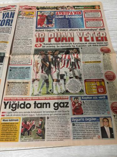 FOTOMAÇ SPOR GAZETESİ - TURKISH NEWSPAPER - DOĞUM GÜNÜ HEDİYESİ  - EKSİKSİZ TAM TAKIM GAZETE- 9 NİSAN 2009 SAYI:46 – FARUK SÜREN ALİ ŞEN ADNAN POLAT BÜLENT KORKMAZ LINCOLN ADNAN SEZGİN ÜMİT KARAN MILAN BAROS HARRY KEWELL EMRE AŞIK YAŞAR YILDIZ FIRAT AYDINUS BAHATTİN DURAN TARIK ONGUN ABDULLAH YILMAZ MUHSİN YAZICIOĞLU RENE VANDEREYCKEN ERIC GERETS – BAŞKANLARDAN DERBİ YORUMU ÜMİT KARAN KULÜBEYE LINCOLN’DEN SÖZ 110 BİN DOLAR CEZA BİLETLER KISA SÜREDE BİTTİ NONDA KULÜP ARIYOR KOD ADI HİLAL TOP AYDINUS’TA DERSİMİ ALDIM DOSTLUK KAPISI OLDU BAROS’A MİLLİ ŞOK GERETS DEĞERE BİNDİ F.BAHÇE PROVASI BENİM İÇİN ÖZEL – GALATASARAY FENERBAHÇE GAZİANTEPSPOR BEYLERBEYİ ÇEK CUMHURİYETİ SLOVAKYA BELÇİKA