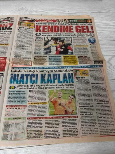FOTOMAÇ SPOR GAZETESİ - TURKISH NEWSPAPER - DOĞUM GÜNÜ HEDİYESİ  - EKSİKSİZ TAM TAKIM GAZETE- 9 NİSAN 2009 SAYI:46 – FARUK SÜREN ALİ ŞEN ADNAN POLAT BÜLENT KORKMAZ LINCOLN ADNAN SEZGİN ÜMİT KARAN MILAN BAROS HARRY KEWELL EMRE AŞIK YAŞAR YILDIZ FIRAT AYDINUS BAHATTİN DURAN TARIK ONGUN ABDULLAH YILMAZ MUHSİN YAZICIOĞLU RENE VANDEREYCKEN ERIC GERETS – BAŞKANLARDAN DERBİ YORUMU ÜMİT KARAN KULÜBEYE LINCOLN’DEN SÖZ 110 BİN DOLAR CEZA BİLETLER KISA SÜREDE BİTTİ NONDA KULÜP ARIYOR KOD ADI HİLAL TOP AYDINUS’TA DERSİMİ ALDIM DOSTLUK KAPISI OLDU BAROS’A MİLLİ ŞOK GERETS DEĞERE BİNDİ F.BAHÇE PROVASI BENİM İÇİN ÖZEL – GALATASARAY FENERBAHÇE GAZİANTEPSPOR BEYLERBEYİ ÇEK CUMHURİYETİ SLOVAKYA BELÇİKA