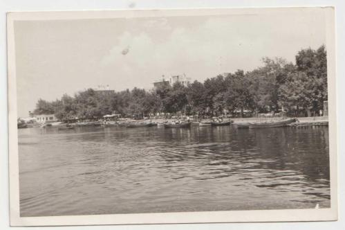 1970 Lİ YILLAR BALIKESİR ERDEK SAHİL PLAJ GÖRSELLİ SİYAH BEYAZ FOTOĞRAF