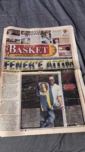 FANATİK BASKET HAFTALIK BASKETBOL GAZETESİ TURKISH NEWSPAPER - DOĞUM GÜNÜ HEDİYESİ  - TAM TAKIM EKSİKSİZ GAZETE  - 23-29 MAYIS  2006 -495-DEVLER SAHNEDE - HERKES KADAR - EN BÜYÜK MAÇ - FENER'E ADAPTE ATTIM - REAL MADRID'DEN KAZAN'A GİDİŞ - MAVİKUPA FATİHİ - MAVİ JEANS'İN 9. KEZ DÜZENLEDİĞİ MAVİKUPA SAHİBİNİ BULDU - YERİLE ÜNİVERSİTE - ÜÇÜNCÜ YEDİTEPE ÜNİVERSİTESİ - ŞEFFAFLIK VE AÇIKLIK - HAKEMLER VE FİNAL GRUBU - TOFAŞ'TAN ATILIM - NTV TBL'YE KARŞI - BALIKESİR HAREKATI - YETENEKLİ SPORCULARI BASKETBOLA KAZANDIRACAĞIZ - LİDER EFES'E RAKİP YOK - YILDIZ ERKEKLER FİNAL GRUBU'NDA İSTANBUL ŞAMPİYONLUĞUNU LİG BİTMEDEN GARANTİLEYEN EFES PİLSEN, ÜLKERSPOR'U LİG MARATONUNDA BİR KEZ DAHA YENEREK NAMAĞLUP UNVANINI DEVAM ETTİRDİ - BAŞA BAŞ MÜCADELE - ÜLKER DİRENEMEDİ - AZİZ YILDIRIM - ANIL BOZBOY - BATTAL DURUSEL - İNSAN BAYÜLKEN - UMUTCAN ÖZYILDIRIM - ERDAL ERDİNÇ - MURATCAN GÜLER - AYDIN DOĞAN - HANZADE DOĞAN - NECİL ÜLGEN - İSMET BADEM - CAN UYGUÇ - TURGAY TÜYSÜZ - ÜMİT AVCI - BÜLENT AVCI -