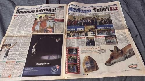 FANATİK BASKET HAFTALIK BASKETBOL GAZETESİ TURKISH NEWSPAPER - DOĞUM GÜNÜ HEDİYESİ  - TAM TAKIM EKSİKSİZ GAZETE  - 23-29 MAYIS  2006 -495-DEVLER SAHNEDE - HERKES KADAR - EN BÜYÜK MAÇ - FENER'E ADAPTE ATTIM - REAL MADRID'DEN KAZAN'A GİDİŞ - MAVİKUPA FATİHİ - MAVİ JEANS'İN 9. KEZ DÜZENLEDİĞİ MAVİKUPA SAHİBİNİ BULDU - YERİLE ÜNİVERSİTE - ÜÇÜNCÜ YEDİTEPE ÜNİVERSİTESİ - ŞEFFAFLIK VE AÇIKLIK - HAKEMLER VE FİNAL GRUBU - TOFAŞ'TAN ATILIM - NTV TBL'YE KARŞI - BALIKESİR HAREKATI - YETENEKLİ SPORCULARI BASKETBOLA KAZANDIRACAĞIZ - LİDER EFES'E RAKİP YOK - YILDIZ ERKEKLER FİNAL GRUBU'NDA İSTANBUL ŞAMPİYONLUĞUNU LİG BİTMEDEN GARANTİLEYEN EFES PİLSEN, ÜLKERSPOR'U LİG MARATONUNDA BİR KEZ DAHA YENEREK NAMAĞLUP UNVANINI DEVAM ETTİRDİ - BAŞA BAŞ MÜCADELE - ÜLKER DİRENEMEDİ - AZİZ YILDIRIM - ANIL BOZBOY - BATTAL DURUSEL - İNSAN BAYÜLKEN - UMUTCAN ÖZYILDIRIM - ERDAL ERDİNÇ - MURATCAN GÜLER - AYDIN DOĞAN - HANZADE DOĞAN - NECİL ÜLGEN - İSMET BADEM - CAN UYGUÇ - TURGAY TÜYSÜZ - ÜMİT AVCI - BÜLENT AVCI -