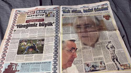 FANATİK BASKET HAFTALIK BASKETBOL GAZETESİ TURKISH NEWSPAPER - DOĞUM GÜNÜ HEDİYESİ  - TAM TAKIM EKSİKSİZ GAZETE  - 23-29 MAYIS  2006 -495-DEVLER SAHNEDE - HERKES KADAR - EN BÜYÜK MAÇ - FENER'E ADAPTE ATTIM - REAL MADRID'DEN KAZAN'A GİDİŞ - MAVİKUPA FATİHİ - MAVİ JEANS'İN 9. KEZ DÜZENLEDİĞİ MAVİKUPA SAHİBİNİ BULDU - YERİLE ÜNİVERSİTE - ÜÇÜNCÜ YEDİTEPE ÜNİVERSİTESİ - ŞEFFAFLIK VE AÇIKLIK - HAKEMLER VE FİNAL GRUBU - TOFAŞ'TAN ATILIM - NTV TBL'YE KARŞI - BALIKESİR HAREKATI - YETENEKLİ SPORCULARI BASKETBOLA KAZANDIRACAĞIZ - LİDER EFES'E RAKİP YOK - YILDIZ ERKEKLER FİNAL GRUBU'NDA İSTANBUL ŞAMPİYONLUĞUNU LİG BİTMEDEN GARANTİLEYEN EFES PİLSEN, ÜLKERSPOR'U LİG MARATONUNDA BİR KEZ DAHA YENEREK NAMAĞLUP UNVANINI DEVAM ETTİRDİ - BAŞA BAŞ MÜCADELE - ÜLKER DİRENEMEDİ - AZİZ YILDIRIM - ANIL BOZBOY - BATTAL DURUSEL - İNSAN BAYÜLKEN - UMUTCAN ÖZYILDIRIM - ERDAL ERDİNÇ - MURATCAN GÜLER - AYDIN DOĞAN - HANZADE DOĞAN - NECİL ÜLGEN - İSMET BADEM - CAN UYGUÇ - TURGAY TÜYSÜZ - ÜMİT AVCI - BÜLENT AVCI -