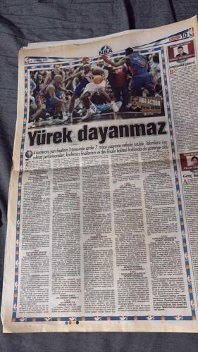 FANATİK BASKET HAFTALIK BASKETBOL GAZETESİ TURKISH NEWSPAPER - DOĞUM GÜNÜ HEDİYESİ  - TAM TAKIM EKSİKSİZ GAZETE  - 23-29 MAYIS  2006 -495-DEVLER SAHNEDE - HERKES KADAR - EN BÜYÜK MAÇ - FENER'E ADAPTE ATTIM - REAL MADRID'DEN KAZAN'A GİDİŞ - MAVİKUPA FATİHİ - MAVİ JEANS'İN 9. KEZ DÜZENLEDİĞİ MAVİKUPA SAHİBİNİ BULDU - YERİLE ÜNİVERSİTE - ÜÇÜNCÜ YEDİTEPE ÜNİVERSİTESİ - ŞEFFAFLIK VE AÇIKLIK - HAKEMLER VE FİNAL GRUBU - TOFAŞ'TAN ATILIM - NTV TBL'YE KARŞI - BALIKESİR HAREKATI - YETENEKLİ SPORCULARI BASKETBOLA KAZANDIRACAĞIZ - LİDER EFES'E RAKİP YOK - YILDIZ ERKEKLER FİNAL GRUBU'NDA İSTANBUL ŞAMPİYONLUĞUNU LİG BİTMEDEN GARANTİLEYEN EFES PİLSEN, ÜLKERSPOR'U LİG MARATONUNDA BİR KEZ DAHA YENEREK NAMAĞLUP UNVANINI DEVAM ETTİRDİ - BAŞA BAŞ MÜCADELE - ÜLKER DİRENEMEDİ - AZİZ YILDIRIM - ANIL BOZBOY - BATTAL DURUSEL - İNSAN BAYÜLKEN - UMUTCAN ÖZYILDIRIM - ERDAL ERDİNÇ - MURATCAN GÜLER - AYDIN DOĞAN - HANZADE DOĞAN - NECİL ÜLGEN - İSMET BADEM - CAN UYGUÇ - TURGAY TÜYSÜZ - ÜMİT AVCI - BÜLENT AVCI -