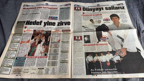 FANATİK BASKET HAFTALIK BASKETBOL GAZETESİ TURKISH NEWSPAPER - DOĞUM GÜNÜ HEDİYESİ  - TAM TAKIM EKSİKSİZ GAZETE  15-21AĞUSTOS  2006 SAYI : 507 -  KEREM GÖNLÜM SAVAŞA HAZIR - FİKSTÜRLER BELİRLENDİ TAKIMLARI TANIYALIM - YILDIZLAR PARLIOR - HAFTALIK BASKETBOL GAZETESİ - BÜTÜN DÜNYA BUNA İNANSA - PERDE AÇILIYOR! - DÜNYA ŞAMPİYONASI MAÇ PROGRAMI BAŞLIYOR... - A GRUBU - B GRUBU - C GRUBU - D GRUBU - DÜNYA REKORLARI - EN ÇOK SAYI ATAN OYUNCU - MAÇTA EN ÇOK SAYI ATAN OYUNCU - EN ÇOK MADALYA KAZANAN OYUNCU - MADALYA SIRALAMASI - BASKETBOL DÜNYASINDAN - KORE'DE 'DEV'LEŞTİK - FİNAL HAFTASI - EFES KRALLIĞI - ENDER, EFES'LE YOL AYRIMINDA - KULÜP ARAYIŞINDA - İTALYA YOLCUSU - BEYKOZSPOR'DA BAYÜLKEN DEVRİ - YEP YENİ BİR YÖNETİM - KEREM GÖNLÜM - ENDER ARSLAN - ENDER - ENGİN KATTANALP - ZEKI CAN - İHSAN BAYÜLKEN - BURÇİN BADEM - MEHMET BATURALP - KEREM GÖNLÜM - ÜMİT AVCI - MİTHAT DEMİREL - BATTAL DURUSEL - WILLINGHAM - TURKAY YENER - İSMET BADEM - HARRINGTON - AM TELLEM - MELO - REGGIE EVANS - DUNLEAVY