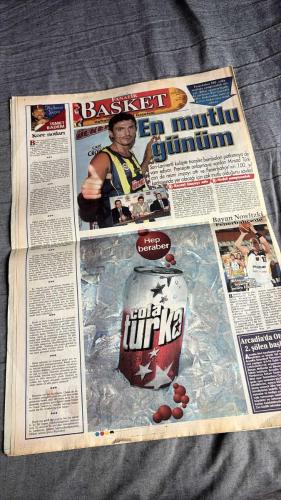 FANATİK BASKET HAFTALIK BASKETBOL GAZETESİ TURKISH NEWSPAPER - DOĞUM GÜNÜ HEDİYESİ  - TAM TAKIM EKSİKSİZ GAZETE  15-21AĞUSTOS  2006 SAYI : 507 -  KEREM GÖNLÜM SAVAŞA HAZIR - FİKSTÜRLER BELİRLENDİ TAKIMLARI TANIYALIM - YILDIZLAR PARLIOR - HAFTALIK BASKETBOL GAZETESİ - BÜTÜN DÜNYA BUNA İNANSA - PERDE AÇILIYOR! - DÜNYA ŞAMPİYONASI MAÇ PROGRAMI BAŞLIYOR... - A GRUBU - B GRUBU - C GRUBU - D GRUBU - DÜNYA REKORLARI - EN ÇOK SAYI ATAN OYUNCU - MAÇTA EN ÇOK SAYI ATAN OYUNCU - EN ÇOK MADALYA KAZANAN OYUNCU - MADALYA SIRALAMASI - BASKETBOL DÜNYASINDAN - KORE'DE 'DEV'LEŞTİK - FİNAL HAFTASI - EFES KRALLIĞI - ENDER, EFES'LE YOL AYRIMINDA - KULÜP ARAYIŞINDA - İTALYA YOLCUSU - BEYKOZSPOR'DA BAYÜLKEN DEVRİ - YEP YENİ BİR YÖNETİM - KEREM GÖNLÜM - ENDER ARSLAN - ENDER - ENGİN KATTANALP - ZEKI CAN - İHSAN BAYÜLKEN - BURÇİN BADEM - MEHMET BATURALP - KEREM GÖNLÜM - ÜMİT AVCI - MİTHAT DEMİREL - BATTAL DURUSEL - WILLINGHAM - TURKAY YENER - İSMET BADEM - HARRINGTON - AM TELLEM - MELO - REGGIE EVANS - DUNLEAVY