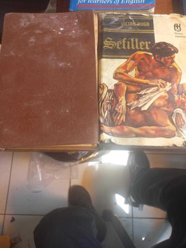 SEFİLLER (2 CİLT TAKIM 1 cildi nem almıştır