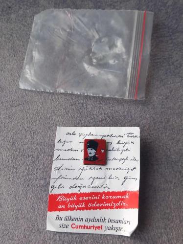 ATATÜRK TEMALI ROZET.SIFIR KOLEKSİYONLUK