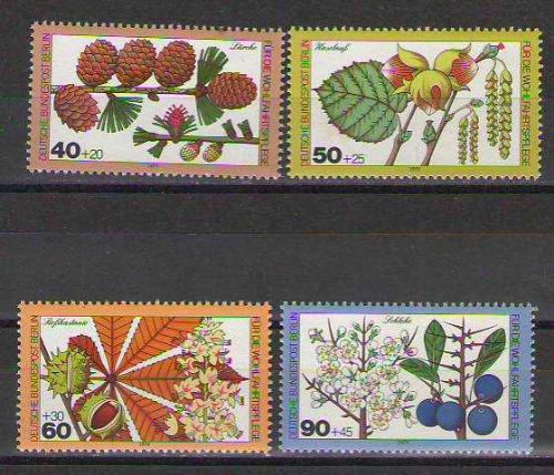Almanya - Berlin - 1979  - Yardım Amaçlı Pullar - Orman Meyveleri - Flora  Temalı Seri  - MNH