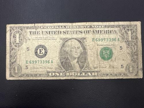 ABD 1 Dolar 1988. Haliyle. Arka Yüzde Yazı Vardır.