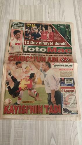 FOTOMAÇ SPOR GAZETESİ - TURKISH NEWSPAPER - DOĞUM GÜNÜ HEDİYESİ  - EKSİKSİZ TAM TAKIM GAZETE -1 EYLÜL 2002 PAZAR  HAKAN ŞÜKÜR - FATİH TERİM - HAKAN ÜNSAL - CHRISTIAN CORREA DIONISIO - ARİF ERDEM - ÜMİT KARAN - FAZLI TAN - FATİH TEKKE - WERNER LORANT - OĞUZ ÇETİN - AZİZ YILDIRIM - WASHINGTON - REVIVO - SERHAT AKIN - PASCAL NOUMA - DANIEL PANCU - TAYFUR HAVUTÇU - OSCAR CORDOBA - ÜMİT ÖZAT - HAYDAR PINARCI - DENİZ DERİNSU  HAKAN ŞÜKÜR’E TERİM TOKADI (GALATASARAY’A BEDAVA GELMEK İSTEDİ, TERİM REDDETTİ) - GALATASARAY-MALATYASPOR 2-2 (ARİF VE ÜMİT KARAN’IN GOLLERİ, FAZLI’NIN İKİ GOLÜYLE MALATYA BERABERLİĞİ ALDI) - TERİM’DEN FUTBOLCULARA FIRÇA (TELAŞLI OYUN ELEŞTİRİSİ) - TRABZONSPOR’UN İLK GALİBİYETİ (FATİH TEKKE’NİN GOLÜYLE) - BEŞİKTAŞ LİDERLİK YOLUNDA (PANCU VE TAYFUR’UN GOLLERİ, NOUMA TRİBÜNLERİ İNLETTİ) - FENERBAHÇE’DE BARIŞ (LORANT-ÇETİN İKİLİSİ DEVAM, DENİZLİSPOR MAÇINA ODAKLANILDI) - LORANT: “TARAFTAR İÇİN ÜZGÜNÜM, BİR DAHA OLMAYACAK” - FENERBAHÇE’DE TRANSFERDE SÜRPRİZ YOK (GUIGOU İDDİ