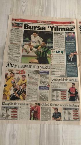 FOTOMAÇ SPOR GAZETESİ - TURKISH NEWSPAPER - DOĞUM GÜNÜ HEDİYESİ  - EKSİKSİZ TAM TAKIM GAZETE -1 EYLÜL 2002 PAZAR  HAKAN ŞÜKÜR - FATİH TERİM - HAKAN ÜNSAL - CHRISTIAN CORREA DIONISIO - ARİF ERDEM - ÜMİT KARAN - FAZLI TAN - FATİH TEKKE - WERNER LORANT - OĞUZ ÇETİN - AZİZ YILDIRIM - WASHINGTON - REVIVO - SERHAT AKIN - PASCAL NOUMA - DANIEL PANCU - TAYFUR HAVUTÇU - OSCAR CORDOBA - ÜMİT ÖZAT - HAYDAR PINARCI - DENİZ DERİNSU  HAKAN ŞÜKÜR’E TERİM TOKADI (GALATASARAY’A BEDAVA GELMEK İSTEDİ, TERİM REDDETTİ) - GALATASARAY-MALATYASPOR 2-2 (ARİF VE ÜMİT KARAN’IN GOLLERİ, FAZLI’NIN İKİ GOLÜYLE MALATYA BERABERLİĞİ ALDI) - TERİM’DEN FUTBOLCULARA FIRÇA (TELAŞLI OYUN ELEŞTİRİSİ) - TRABZONSPOR’UN İLK GALİBİYETİ (FATİH TEKKE’NİN GOLÜYLE) - BEŞİKTAŞ LİDERLİK YOLUNDA (PANCU VE TAYFUR’UN GOLLERİ, NOUMA TRİBÜNLERİ İNLETTİ) - FENERBAHÇE’DE BARIŞ (LORANT-ÇETİN İKİLİSİ DEVAM, DENİZLİSPOR MAÇINA ODAKLANILDI) - LORANT: “TARAFTAR İÇİN ÜZGÜNÜM, BİR DAHA OLMAYACAK” - FENERBAHÇE’DE TRANSFERDE SÜRPRİZ YOK (GUIGOU İDDİ
