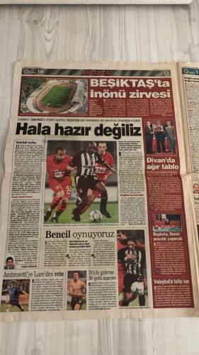 FOTOMAÇ SPOR GAZETESİ - TURKISH NEWSPAPER - DOĞUM GÜNÜ HEDİYESİ  - EKSİKSİZ TAM TAKIM GAZETE -1 EYLÜL 2002 PAZAR  HAKAN ŞÜKÜR - FATİH TERİM - HAKAN ÜNSAL - CHRISTIAN CORREA DIONISIO - ARİF ERDEM - ÜMİT KARAN - FAZLI TAN - FATİH TEKKE - WERNER LORANT - OĞUZ ÇETİN - AZİZ YILDIRIM - WASHINGTON - REVIVO - SERHAT AKIN - PASCAL NOUMA - DANIEL PANCU - TAYFUR HAVUTÇU - OSCAR CORDOBA - ÜMİT ÖZAT - HAYDAR PINARCI - DENİZ DERİNSU  HAKAN ŞÜKÜR’E TERİM TOKADI (GALATASARAY’A BEDAVA GELMEK İSTEDİ, TERİM REDDETTİ) - GALATASARAY-MALATYASPOR 2-2 (ARİF VE ÜMİT KARAN’IN GOLLERİ, FAZLI’NIN İKİ GOLÜYLE MALATYA BERABERLİĞİ ALDI) - TERİM’DEN FUTBOLCULARA FIRÇA (TELAŞLI OYUN ELEŞTİRİSİ) - TRABZONSPOR’UN İLK GALİBİYETİ (FATİH TEKKE’NİN GOLÜYLE) - BEŞİKTAŞ LİDERLİK YOLUNDA (PANCU VE TAYFUR’UN GOLLERİ, NOUMA TRİBÜNLERİ İNLETTİ) - FENERBAHÇE’DE BARIŞ (LORANT-ÇETİN İKİLİSİ DEVAM, DENİZLİSPOR MAÇINA ODAKLANILDI) - LORANT: “TARAFTAR İÇİN ÜZGÜNÜM, BİR DAHA OLMAYACAK” - FENERBAHÇE’DE TRANSFERDE SÜRPRİZ YOK (GUIGOU İDDİ