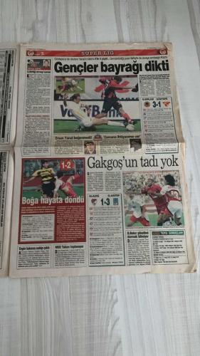 FOTOMAÇ SPOR GAZETESİ - TURKISH NEWSPAPER - DOĞUM GÜNÜ HEDİYESİ  - EKSİKSİZ TAM TAKIM GAZETE -2 EYLÜL 2002 PAZARTESİ  WASHINGTON - WERNER LORANT - OĞUZ ÇETİN - AZİZ YILDIRIM - HAKAN ŞÜKÜR - FATİH TERİM - HAKAN ÜNSAL - CHRISTIAN CORREA DIONISIO - FELİPE - ARİF ERDEM - ÜMİT KARAN - PASCAL NOUMA - DANIEL PANCU - TAYFUR HAVUTÇU - OSCAR CORDOBA - SERGEN YALÇIN - AHMET DURSUN - AHMET YILDIRIM - MİRCEA LUCESCU - İLHAN MANSIZ - YAŞAR YALÇIN - HAYDAR PINARCI - SÜLEYMAN GÜLTEKİN  FENERBAHÇE-DENİZLİSPOR 3-2 (WASHINGTON HAT-TRICK, SON DAKİKALARDA YENİLEN GOLLER, TRİBÜNLERİN ISLIĞI) - FENERBAHÇE’DE BARIŞ (LORANT-ÇETİN İKİLİSİ DEVAM, KRİZ ÇÖZÜLDÜ) - LORANT: “TARAFTAR İÇİN ÜZGÜNÜM, BİR DAHA OLMAYACAK” - FENERBAHÇE’DE TRANSFERDE SÜRPRİZ YOK (GUIGOU İDDİASI GERÇEKLEŞMEDİ, OCAK’A KADAR BEKLEME) - UEFA KUPASI’NDA RAKİP AIK SOLNA (DEFANS OYUNCUSU LUCIC LEEDS’E GİTTİ) - HAKAN ŞÜKÜR İŞSİZ (TERİM VETO ETTİ, 1 OCAK’A KADAR TAKIMSIZ) - GALATASARAY’DA GURUR VE ENDİŞE (9 OYUNCU MİLLİ TAKIMDA, TERİM: “LİGE VERİLE