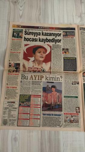 FOTOMAÇ SPOR GAZETESİ - TURKISH NEWSPAPER - DOĞUM GÜNÜ HEDİYESİ  - EKSİKSİZ TAM TAKIM GAZETE -4 EYLÜL 2002 ÇARŞAMBA  ARİF ERDEM - MONDRAGON - PASCAL NOUMA - WERNER LORANT - OĞUZ ÇETİN - AZİZ YILDIRIM - HAKAN ÜNSAL - CHRISTIAN CORREA DIONISIO - FELİPE - ÜMİT KARAN - BALİÇ - PINTO - SERGEN YALÇIN - TAYFUR HAVUTÇU - OSCAR CORDOBA - AHMET DURSUN - AHMET YILDIRIM - MİRCEA LUCESCU - ŞENOL GÜNEŞ - HÜSNÜ ÇİL - YAŞAR YALÇIN - SÜLEYMAN GÜLTEKİN  ARİF’TEN ÇARPICI AÇIKLAMALAR (“CUMA NAMAZINA GİDİYORUZ DİYE TARİKATÇI DAMGASI YİYORUZ, İNANMAK SUÇ MU?”) - GALATASARAY’DA REKABET (CHRISTIAN’İN GELİŞİYLE FORVETTE YARIŞ, ARİF: “BEN HER ZAMAN ÇALIŞIRIM”) - ARİF: “REAL SOCIEDAD’A GİTMEK BÜYÜK HATAYDI” - FENERBAHÇE’NİN UEFA KUPASI RAKİBİ AIK SOLNA (DEPLASMANDA GÜÇLÜ, OĞUZ ÇETİN: “KÜÇÜMSERSEK YANARIZ”) - FENERBAHÇE’DE MORAL (DENİZLİ GALİBİYETİYLE LORANT VE WASHINGTON RAHATLADI) - 12 DEV ADAM ANGOLA’YI EZDİ (ÇEYREK FİNAL UMUDU SÜRÜYOR, BUGÜN YUGOSLAVYA MAÇI) - ŞENOL GÜNEŞ: “SLOVAKYA’YI YENEREK HEDEFİ BÜYÜTMEL