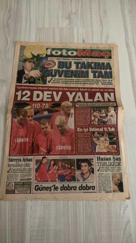 FOTOMAÇ SPOR GAZETESİ - TURKISH NEWSPAPER - DOĞUM GÜNÜ HEDİYESİ  - EKSİKSİZ TAM TAKIM GAZETE -5 EYLÜL 2002 PERŞEMBE  ARİF ERDEM - MONDRAGON - PASCAL NOUMA - WERNER LORANT - OĞUZ ÇETİN - AZİZ YILDIRIM - HAKAN ÜNSAL - CHRISTIAN CORREA DIONISIO - FELİPE - ÜMİT KARAN - BALİÇ - PINTO - SERGEN YALÇIN - TAYFUR HAVUTÇU - OSCAR CORDOBA - AHMET DURSUN - AHMET YILDIRIM - MİRCEA LUCESCU - ŞENOL GÜNEŞ - HÜSNÜ ÇİL - HASAN ŞAŞ - RONALDO - EMRE BELÖZOĞLU - OKAN BURUK - VAHAP HACIOĞLU - SÜLEYMAN GÜLTEKİN  AZİZ YILDIRIM: “BU TAKIMA GÜVENİM TAM” (ELEŞTİRİLERE YANIT, LİG VE AVRUPA’DA PATLAMA BEKLİYORUZ) - 12 DEV ADAM YUGOSLAVYA’YA YENİLDİ (ÇEYREK FİNAL HAYALİ BİTTİ, EN İYİ İHTİMAL 9.LUK) - ŞENOL GÜNEŞ: “PARA İÇİN MİLLİ TAKIMI BIRAKMAM” - SÜREYYA AYHAN’IN BİLİNMEYEN YÖNÜ (GAZİANTEP BELEDİYESİ’NDE TEMİZLİKÇİ KADROSUNDA) - HASAN ŞAŞ TEHLİKEDE (SLOVAKYA MAÇINDA OYNARSA ‘SAKAT DEĞİLDİ’, OYNAMAZSA ‘KAÇTI’ DAMGASI) - TERİM: “İTALYA’YA DÖNMEK HOŞUMA GİDER” - GALATASARAY’DA KALEDE REKABET (MONDRAGON, MEHMET, KALEF