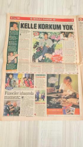 FOTOMAÇ SPOR GAZETESİ - TURKISH NEWSPAPER - DOĞUM GÜNÜ HEDİYESİ  - EKSİKSİZ TAM TAKIM GAZETE -5 EYLÜL 2002 PERŞEMBE  ARİF ERDEM - MONDRAGON - PASCAL NOUMA - WERNER LORANT - OĞUZ ÇETİN - AZİZ YILDIRIM - HAKAN ÜNSAL - CHRISTIAN CORREA DIONISIO - FELİPE - ÜMİT KARAN - BALİÇ - PINTO - SERGEN YALÇIN - TAYFUR HAVUTÇU - OSCAR CORDOBA - AHMET DURSUN - AHMET YILDIRIM - MİRCEA LUCESCU - ŞENOL GÜNEŞ - HÜSNÜ ÇİL - HASAN ŞAŞ - RONALDO - EMRE BELÖZOĞLU - OKAN BURUK - VAHAP HACIOĞLU - SÜLEYMAN GÜLTEKİN  AZİZ YILDIRIM: “BU TAKIMA GÜVENİM TAM” (ELEŞTİRİLERE YANIT, LİG VE AVRUPA’DA PATLAMA BEKLİYORUZ) - 12 DEV ADAM YUGOSLAVYA’YA YENİLDİ (ÇEYREK FİNAL HAYALİ BİTTİ, EN İYİ İHTİMAL 9.LUK) - ŞENOL GÜNEŞ: “PARA İÇİN MİLLİ TAKIMI BIRAKMAM” - SÜREYYA AYHAN’IN BİLİNMEYEN YÖNÜ (GAZİANTEP BELEDİYESİ’NDE TEMİZLİKÇİ KADROSUNDA) - HASAN ŞAŞ TEHLİKEDE (SLOVAKYA MAÇINDA OYNARSA ‘SAKAT DEĞİLDİ’, OYNAMAZSA ‘KAÇTI’ DAMGASI) - TERİM: “İTALYA’YA DÖNMEK HOŞUMA GİDER” - GALATASARAY’DA KALEDE REKABET (MONDRAGON, MEHMET, KALEF