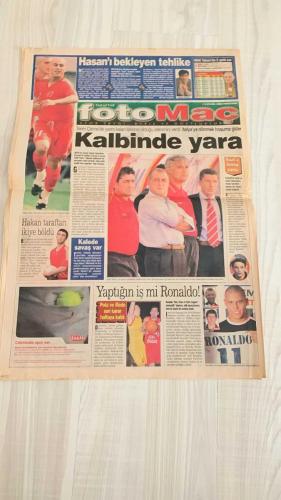 FOTOMAÇ SPOR GAZETESİ - TURKISH NEWSPAPER - DOĞUM GÜNÜ HEDİYESİ  - EKSİKSİZ TAM TAKIM GAZETE -5 EYLÜL 2002 PERŞEMBE  ARİF ERDEM - MONDRAGON - PASCAL NOUMA - WERNER LORANT - OĞUZ ÇETİN - AZİZ YILDIRIM - HAKAN ÜNSAL - CHRISTIAN CORREA DIONISIO - FELİPE - ÜMİT KARAN - BALİÇ - PINTO - SERGEN YALÇIN - TAYFUR HAVUTÇU - OSCAR CORDOBA - AHMET DURSUN - AHMET YILDIRIM - MİRCEA LUCESCU - ŞENOL GÜNEŞ - HÜSNÜ ÇİL - HASAN ŞAŞ - RONALDO - EMRE BELÖZOĞLU - OKAN BURUK - VAHAP HACIOĞLU - SÜLEYMAN GÜLTEKİN  AZİZ YILDIRIM: “BU TAKIMA GÜVENİM TAM” (ELEŞTİRİLERE YANIT, LİG VE AVRUPA’DA PATLAMA BEKLİYORUZ) - 12 DEV ADAM YUGOSLAVYA’YA YENİLDİ (ÇEYREK FİNAL HAYALİ BİTTİ, EN İYİ İHTİMAL 9.LUK) - ŞENOL GÜNEŞ: “PARA İÇİN MİLLİ TAKIMI BIRAKMAM” - SÜREYYA AYHAN’IN BİLİNMEYEN YÖNÜ (GAZİANTEP BELEDİYESİ’NDE TEMİZLİKÇİ KADROSUNDA) - HASAN ŞAŞ TEHLİKEDE (SLOVAKYA MAÇINDA OYNARSA ‘SAKAT DEĞİLDİ’, OYNAMAZSA ‘KAÇTI’ DAMGASI) - TERİM: “İTALYA’YA DÖNMEK HOŞUMA GİDER” - GALATASARAY’DA KALEDE REKABET (MONDRAGON, MEHMET, KALEF