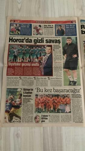 FOTOMAÇ SPOR GAZETESİ - TURKISH NEWSPAPER - DOĞUM GÜNÜ HEDİYESİ  - EKSİKSİZ TAM TAKIM GAZETE -7 EYLÜL 2002 CUMARTESİ  ARİEL ORTEGA - HAİM REVIVO - YUSUF ŞİMŞEK - WERNER LORANT - OĞUZ ÇETİN - AZİZ YILDIRIM - WASHINGTON - RECEP - JOHNSON - MUSTAFA ORHAN - CEM KARACA - ŞENOL GÜNEŞ - HASAN ŞAŞ - FATİH TERİM - SERGEN YALÇIN - PASCAL NOUMA - TAYFUR HAVUTÇU - OSCAR CORDOBA - AHMET DURSUN - AHMET YILDIRIM - MİRCEA LUCESCU - İBRAHİM ÜZÜLMEZ - BAYRAM - SERDAR - METİN TOKAT - YILDIRIM DEMİRÖREN - SÜREYYA AYHAN - VAHAP HACIOĞLU - SÜLEYMAN GÜLTEKİN  ORTEGA REVIVO’YU SARSTI (TRANSFERİN YANSIMALARI, REVIVO’NUN FORMA ŞANSI TEHLİKEDE) - FENERBAHÇE’DE LORANT SAĞLAM DURUYOR (SAMANDIRA’YA KAPANDI, PRES ÇALIŞMALARI, KAPTANLARA ULTİMATOM) - WASHINGTON: “90 DAKİKA OYNAMAK İSTİYORUM” (ŞİMDİYE KADAR HEP SONRADAN GİRDİ, ARTIK TAM MAÇ BEKLİYOR) - FENERBAHÇE’DE DEPLASMAN FOBİSİ (SON 23 MAÇTA SADECE 9 GALİBİYET, AVRUPA’DA 1996’DAN BERİ DIŞ SAHADA KAZANAMADI) - A MİLLİ TAKIM SLOVAKYA MAÇINA HAZIR (ŞENOL GÜNEŞ: “DÜN