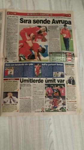 FOTOMAÇ SPOR GAZETESİ - TURKISH NEWSPAPER - DOĞUM GÜNÜ HEDİYESİ  - EKSİKSİZ TAM TAKIM GAZETE -7 EYLÜL 2002 CUMARTESİ  ARİEL ORTEGA - HAİM REVIVO - YUSUF ŞİMŞEK - WERNER LORANT - OĞUZ ÇETİN - AZİZ YILDIRIM - WASHINGTON - RECEP - JOHNSON - MUSTAFA ORHAN - CEM KARACA - ŞENOL GÜNEŞ - HASAN ŞAŞ - FATİH TERİM - SERGEN YALÇIN - PASCAL NOUMA - TAYFUR HAVUTÇU - OSCAR CORDOBA - AHMET DURSUN - AHMET YILDIRIM - MİRCEA LUCESCU - İBRAHİM ÜZÜLMEZ - BAYRAM - SERDAR - METİN TOKAT - YILDIRIM DEMİRÖREN - SÜREYYA AYHAN - VAHAP HACIOĞLU - SÜLEYMAN GÜLTEKİN  ORTEGA REVIVO’YU SARSTI (TRANSFERİN YANSIMALARI, REVIVO’NUN FORMA ŞANSI TEHLİKEDE) - FENERBAHÇE’DE LORANT SAĞLAM DURUYOR (SAMANDIRA’YA KAPANDI, PRES ÇALIŞMALARI, KAPTANLARA ULTİMATOM) - WASHINGTON: “90 DAKİKA OYNAMAK İSTİYORUM” (ŞİMDİYE KADAR HEP SONRADAN GİRDİ, ARTIK TAM MAÇ BEKLİYOR) - FENERBAHÇE’DE DEPLASMAN FOBİSİ (SON 23 MAÇTA SADECE 9 GALİBİYET, AVRUPA’DA 1996’DAN BERİ DIŞ SAHADA KAZANAMADI) - A MİLLİ TAKIM SLOVAKYA MAÇINA HAZIR (ŞENOL GÜNEŞ: “DÜN