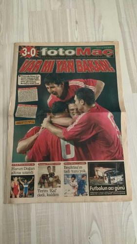 FOTOMAÇ SPOR GAZETESİ - TURKISH NEWSPAPER - DOĞUM GÜNÜ HEDİYESİ  - EKSİKSİZ TAM TAKIM GAZETE -8 EYLÜL 2002 PAZAR  ARİF ERDEM - SERHAT AKIN - MONDRAGON - FATİH TERİM - SERGIO - AYHAN AKMAN - BALİÇ - PINTO - FELİPE - SUAT KAYA - ERGÜN PENBE - BERKANT GÖKTAN - CORDOBA - ŞENOL GÜNEŞ - HASAN ŞAŞ - AZİZ YILDIRIM - WERNER LORANT - OĞUZ ÇETİN - WASHINGTON - RECEP - YUSUF - JOHNSON - CEM KARACA - SÜREYYA AYHAN - HARUN DOĞAN - YAŞAR YALÇIN - ERKAN K.  A MİLLİ TAKIM-SLOVAKYA 3-0 (ARİF’İN İKİ GOLÜ, SERHAT’IN AÇILIŞ GOLÜ, EURO 2004’E FIRTINA GİBİ BAŞLANGIÇ) - GECENİN YILDIZI ARİF - MONDRAGON: “TERİM’İN YERİ BAŞKA, BİZE AİLE BABASI GİBİ DAVRANIYOR” - TERİM’DEN SERT UYARI (SERGIO VE AYHAN’A: “FORMA YÜZÜ GÖREMEZSİNİZ”) - GALATASARAY PAF TAKIMI MAÇI 8-0 (CHRISTIAN 2, PINTO 2, BALİÇ 2, SUAT, FELİPE) - GALATASARAY’DA REVİR BOŞALIYOR (ERGÜN VE BERKANT İDMANA DÖNDÜ) - LOKOMOTİV MOSKOVA’DA ISMAILOV SAKAT (GALATASARAY MAÇINA YETİŞEMEYECEK) - CORDOBA: “ÇOK İYİ KALECİ, TÜRKÇE ÖĞRENİNCE KALİTESİNİ GÖSTERECEK” -