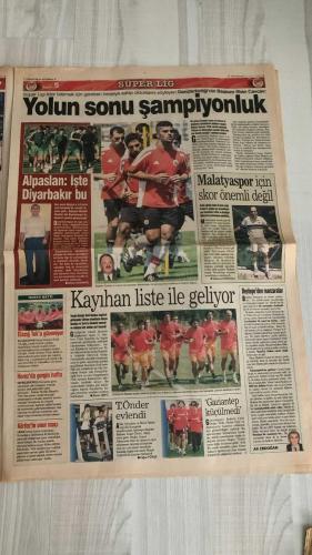FOTOMAÇ SPOR GAZETESİ - TURKISH NEWSPAPER - DOĞUM GÜNÜ HEDİYESİ  - EKSİKSİZ TAM TAKIM GAZETE -9 EYLÜL 2002 PAZARTESİ  WERNER LORANT - OĞUZ ÇETİN - İLYAS TÜFEKÇİ - AZİZ YILDIRIM - ŞENOL GÜNEŞ - HAKAN ÜNSAL - ARİF ERDEM - ERGÜN PENBE - HASAN ŞAŞ - YUSUF ŞİMŞEK - HAİM REVIVO - SERGEN YALÇIN - PASCAL NOUMA - OSCAR CORDOBA - AHMET DURSUN - AHMET YILDIRIM - MİRCEA LUCESCU - RONALDO - YILDIRIM DEMİRÖREN - YAŞAR YALÇIN - SÜLEYMAN GÜLTEKİN  FENERBAHÇE’DE LORANT-İLYAS TÜFEKÇİ KRİZİ (YÖNETİMİN EL KOYMASINA RAĞMEN LORANT’IN ISRARLARI) - A MİLLİ TAKIM-SLOVAKYA 3-0 (ARİF’İN İKİ GOLÜ, SERHAT’IN AÇILIŞI, EURO 2004’E FIRTINA GİBİ BAŞLANGIÇ) - ŞENOL GÜNEŞ: “MAKEDONYA VE LİECHTENSTEIN’I DA YENİP İNGİLTERE KARŞISINA 9 PUANLA ÇIKACAĞIZ” - GALATASARAY LOKOMOTİV MOSKOVA’YI KORKUTUYOR (SEMİN: “HAKAN, ARİF, ERGÜN, HASAN ŞAŞ’I DÜNYA KUPASI’NDAN TANİYORUM, ADAM MARKAJI UYGULAYACAĞIM”) - EYLÜL AYI CİM-BOM İÇİN KABUS (20 GÜNDE 5 MAÇ) - YUGOSLAVYA DÜNYA ŞAMPİYONU (ARJANTİN’İ YENDİ, 14. ŞAMPİYONLUK) - BEŞİKTAŞ’TA LU