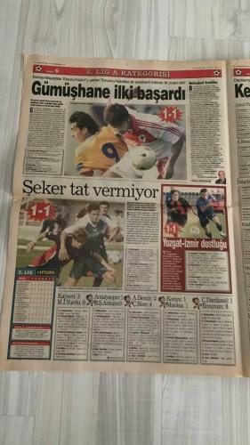 FOTOMAÇ SPOR GAZETESİ - TURKISH NEWSPAPER - DOĞUM GÜNÜ HEDİYESİ  - EKSİKSİZ TAM TAKIM GAZETE -9 EYLÜL 2002 PAZARTESİ  WERNER LORANT - OĞUZ ÇETİN - İLYAS TÜFEKÇİ - AZİZ YILDIRIM - ŞENOL GÜNEŞ - HAKAN ÜNSAL - ARİF ERDEM - ERGÜN PENBE - HASAN ŞAŞ - YUSUF ŞİMŞEK - HAİM REVIVO - SERGEN YALÇIN - PASCAL NOUMA - OSCAR CORDOBA - AHMET DURSUN - AHMET YILDIRIM - MİRCEA LUCESCU - RONALDO - YILDIRIM DEMİRÖREN - YAŞAR YALÇIN - SÜLEYMAN GÜLTEKİN  FENERBAHÇE’DE LORANT-İLYAS TÜFEKÇİ KRİZİ (YÖNETİMİN EL KOYMASINA RAĞMEN LORANT’IN ISRARLARI) - A MİLLİ TAKIM-SLOVAKYA 3-0 (ARİF’İN İKİ GOLÜ, SERHAT’IN AÇILIŞI, EURO 2004’E FIRTINA GİBİ BAŞLANGIÇ) - ŞENOL GÜNEŞ: “MAKEDONYA VE LİECHTENSTEIN’I DA YENİP İNGİLTERE KARŞISINA 9 PUANLA ÇIKACAĞIZ” - GALATASARAY LOKOMOTİV MOSKOVA’YI KORKUTUYOR (SEMİN: “HAKAN, ARİF, ERGÜN, HASAN ŞAŞ’I DÜNYA KUPASI’NDAN TANİYORUM, ADAM MARKAJI UYGULAYACAĞIM”) - EYLÜL AYI CİM-BOM İÇİN KABUS (20 GÜNDE 5 MAÇ) - YUGOSLAVYA DÜNYA ŞAMPİYONU (ARJANTİN’İ YENDİ, 14. ŞAMPİYONLUK) - BEŞİKTAŞ’TA LU