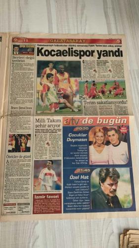 FOTOMAÇ SPOR GAZETESİ - TURKISH NEWSPAPER - DOĞUM GÜNÜ HEDİYESİ  - EKSİKSİZ TAM TAKIM GAZETE -10 EYLÜL 2002 SALI  AHMET DURSUN - FATİH TERİM - WERNER LORANT - OĞUZ ÇETİN - AZİZ YILDIRIM - SERHAT AKIN - OKTAY DERELİOĞLU - HASAN ŞAŞ - BERKANT GÖKTAN - BALİÇ - FELİPE - ARİF ERDEM - ERGÜN PENBE - MEHMET POLAT - PASCAL NOUMA - OSCAR CORDOBA - SERGEN YALÇIN - YILDIRIM DEMİRÖREN - SÜLEYMAN GÜLTEKİN - ÖZHAN CANAYDIN - EMRE BELÖZOĞLU - OKAN BURUK - RONALDO  AHMET DURSUN: “ŞAMPİYON OLAMAZSAK HEPİMİZ BİTERİZ” (BEŞİKTAŞ LÜKS ARABA, ÇIKMAZ SOKAKTA İLERLİYOR) - FENERBAHÇE-GALATASARAY DERBİSİ ERTELEME TARTIŞMASI (TERİM: “CUMARTESİ OYNANMALI”, LORANT: “AVRUPA’DA KURAL BÖYLE, PAZAR OYNANIR”) - FEDERASYON 6 KASIM’I DÜŞÜNÜYOR - GALATASARAY’A MÜJDE (HASAN ŞAŞ VE BERKANT İYİLEŞTİ) - TERİM’DEN BALİÇ VE FELİPE’YE FIRÇA (İSTEKSİZ OYUN ELEŞTİRİSİ) - TERİM: “BİZ ZORU SEVERİZ” (ARİF’E: “HER YERDEN ŞUT ATABİLİRSİN”) - GALATASARAY’DA ALİ SAMİ YEN PROJESİ GECİKME TARTIŞMASI (ÖZHAN CANAYDIN ELEŞTİRİLERİN HEDEFİNDE)