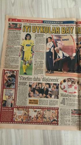 FOTOMAÇ SPOR GAZETESİ - TURKISH NEWSPAPER - DOĞUM GÜNÜ HEDİYESİ  - EKSİKSİZ TAM TAKIM GAZETE -15 EYLÜL 2002 PAZAR  FATİH TERİM - WERNER LORANT - OĞUZ ÇETİN - AZİZ YILDIRIM - ORTEGA - HAİM REVIVO - WASHINGTON - YUSUF ŞİMŞEK - CEYHUN - RAPAIC - HAKAN BAYRAKTAR - ALİ GÜNEŞ - JOHNSON - SERGEN YALÇIN - PASCAL NOUMA - OSCAR CORDOBA - AMARAL - AHMET DURSUN - AHMET YILDIRIM - MİRCEA LUCESCU - İLHAN MANSIZ - ÖZHAN CANAYDIN - BÜLENT KORKMAZ - ERGÜN PENBE - HASAN ŞAŞ - BERKANT GÖKTAN - YAŞAR YALÇIN - SÜLEYMAN GÜLTEKİN - HAYDAR PINARCI - MUSTAFA YALÇIN - ŞEVKİ ŞENLEN  FENERBAHÇE’DE KRİZ (LORANT: “İSTİFAYI DÜŞÜNECEĞİM”, YÖNETİM HOCA İLE YOLLARI AYIRMAK İÇİN DÜŞÜNÜYOR) - FENERBAHÇE MALATYA’YA YENİLDİ (RUHSUZ OYUN, UEFA ÖNCESİ TEHLİKE SİNYALLERİ) - GALATASARAY’DA STAT PROJESİ (ÖZHAN CANAYDIN BELÇİKALI FİRMA İLE ANLAŞTI, İLK KAZMA OCAK’TA) - TERİM: “LOKOMOTİV MOSKOVA’DAN ÇEKİNMİYORUZ, EN İYİ SKORLA DÖNECEĞİZ” - FELİPE: “HAGİ İLE KIYASLANMAK İSTEMİYORUM” - BERKANT: “ASLAN GİBİ YIRTICIYIZ” - MONDRAGON: