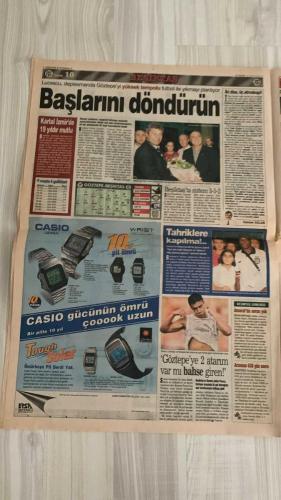 FOTOMAÇ SPOR GAZETESİ - TURKISH NEWSPAPER - DOĞUM GÜNÜ HEDİYESİ  - EKSİKSİZ TAM TAKIM GAZETE -15 EYLÜL 2002 PAZAR  FATİH TERİM - WERNER LORANT - OĞUZ ÇETİN - AZİZ YILDIRIM - ORTEGA - HAİM REVIVO - WASHINGTON - YUSUF ŞİMŞEK - CEYHUN - RAPAIC - HAKAN BAYRAKTAR - ALİ GÜNEŞ - JOHNSON - SERGEN YALÇIN - PASCAL NOUMA - OSCAR CORDOBA - AMARAL - AHMET DURSUN - AHMET YILDIRIM - MİRCEA LUCESCU - İLHAN MANSIZ - ÖZHAN CANAYDIN - BÜLENT KORKMAZ - ERGÜN PENBE - HASAN ŞAŞ - BERKANT GÖKTAN - YAŞAR YALÇIN - SÜLEYMAN GÜLTEKİN - HAYDAR PINARCI - MUSTAFA YALÇIN - ŞEVKİ ŞENLEN  FENERBAHÇE’DE KRİZ (LORANT: “İSTİFAYI DÜŞÜNECEĞİM”, YÖNETİM HOCA İLE YOLLARI AYIRMAK İÇİN DÜŞÜNÜYOR) - FENERBAHÇE MALATYA’YA YENİLDİ (RUHSUZ OYUN, UEFA ÖNCESİ TEHLİKE SİNYALLERİ) - GALATASARAY’DA STAT PROJESİ (ÖZHAN CANAYDIN BELÇİKALI FİRMA İLE ANLAŞTI, İLK KAZMA OCAK’TA) - TERİM: “LOKOMOTİV MOSKOVA’DAN ÇEKİNMİYORUZ, EN İYİ SKORLA DÖNECEĞİZ” - FELİPE: “HAGİ İLE KIYASLANMAK İSTEMİYORUM” - BERKANT: “ASLAN GİBİ YIRTICIYIZ” - MONDRAGON: