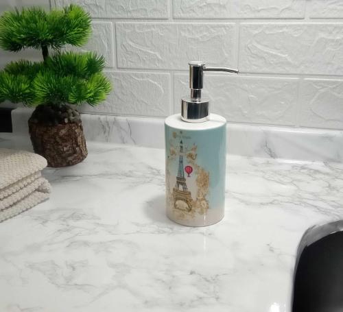 SERAMİK SIVI SABUNLUK ROMANTİK YEŞİL MODEL 7x7x18cm 320ml BANYO SETİ