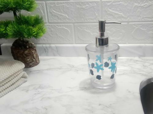 SIVI SABUNLUK BENEKLİ DESEN AKRİLİK 8X8X16CM 350ML BANYO SETİ