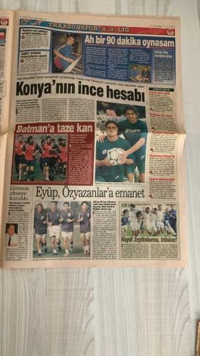 FOTOMAÇ SPOR GAZETESİ - TURKISH NEWSPAPER - DOĞUM GÜNÜ HEDİYESİ  - EKSİKSİZ TAM TAKIM GAZETE -19 EYLÜL 2002 PERŞEMBE  FATİH TERİM - WERNER LORANT - OĞUZ ÇETİN - AZİZ YILDIRIM - ORTEGA - WASHINGTON - YUSUF ŞİMŞEK - CEYHUN - RAPAIC - ABDULLAH - OKTAY DERELİOĞLU - SERGEN YALÇIN - PASCAL NOUMA - OSCAR CORDOBA - AMARAL - AHMET DURSUN - AHMET YILDIRIM - MİRCEA LUCESCU - BÜLENT KORKMAZ - ERGÜN PENBE - HASAN ŞAŞ - BERKANT GÖKTAN - ATİLLA KIYAT - YAŞAR YALÇIN - SÜLEYMAN GÜLTEKİN - ÖMER ÇAVUŞOĞLU  GALATASARAY-LOKOMOTİV MOSKOVA 2-0 (SARR VE ARİF’İN GOLLERİYLE DEPLASMANDA BÜYÜK AVANTAJ, İKİ ŞUT DİREKTEN DÖNDÜ) - GALATASARAY ŞAMPİYONLAR LİGİ’NDE LİDER (GRUPTA İLK MAÇTA 3 PUAN) - FENERBAHÇE’DE LORANT KRİZİ (ABDULLAH, YUSUF, RAPAİÇ VE OKTAY’I PAF TAKIMA GÖNDERMEK İSTEDİ, AZİZ YILDIRIM ENGEL OLDU) - FENERBAHÇE SOLNA MAÇINA KENETLENDİ (FUTBOLCULAR: “BAŞIMIZ DİK DÖNECEĞİZ”) - ORTEGA: “UEFA MAÇINDA ELİMDEN GELENİ YAPACAĞIM” - ATİLLA KIYAT: “YANINDA OLMAYANLAR UNUTULMAYACAK” - OĞUZ ÇETİN’E TRİBÜNLERDEN “İ
