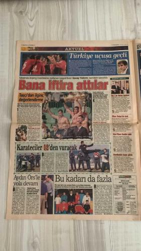 FOTOMAÇ SPOR GAZETESİ - TURKISH NEWSPAPER - DOĞUM GÜNÜ HEDİYESİ  - EKSİKSİZ TAM TAKIM GAZETE -19 EYLÜL 2002 PERŞEMBE  FATİH TERİM - WERNER LORANT - OĞUZ ÇETİN - AZİZ YILDIRIM - ORTEGA - WASHINGTON - YUSUF ŞİMŞEK - CEYHUN - RAPAIC - ABDULLAH - OKTAY DERELİOĞLU - SERGEN YALÇIN - PASCAL NOUMA - OSCAR CORDOBA - AMARAL - AHMET DURSUN - AHMET YILDIRIM - MİRCEA LUCESCU - BÜLENT KORKMAZ - ERGÜN PENBE - HASAN ŞAŞ - BERKANT GÖKTAN - ATİLLA KIYAT - YAŞAR YALÇIN - SÜLEYMAN GÜLTEKİN - ÖMER ÇAVUŞOĞLU  GALATASARAY-LOKOMOTİV MOSKOVA 2-0 (SARR VE ARİF’İN GOLLERİYLE DEPLASMANDA BÜYÜK AVANTAJ, İKİ ŞUT DİREKTEN DÖNDÜ) - GALATASARAY ŞAMPİYONLAR LİGİ’NDE LİDER (GRUPTA İLK MAÇTA 3 PUAN) - FENERBAHÇE’DE LORANT KRİZİ (ABDULLAH, YUSUF, RAPAİÇ VE OKTAY’I PAF TAKIMA GÖNDERMEK İSTEDİ, AZİZ YILDIRIM ENGEL OLDU) - FENERBAHÇE SOLNA MAÇINA KENETLENDİ (FUTBOLCULAR: “BAŞIMIZ DİK DÖNECEĞİZ”) - ORTEGA: “UEFA MAÇINDA ELİMDEN GELENİ YAPACAĞIM” - ATİLLA KIYAT: “YANINDA OLMAYANLAR UNUTULMAYACAK” - OĞUZ ÇETİN’E TRİBÜNLERDEN “İ