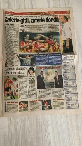 FOTOMAÇ SPOR GAZETESİ - TURKISH NEWSPAPER - DOĞUM GÜNÜ HEDİYESİ  - EKSİKSİZ TAM TAKIM GAZETE -20 EYLÜL 2002 CUMA  FATİH TERİM - WERNER LORANT - OĞUZ ÇETİN - AZİZ YILDIRIM - ORTEGA - WASHINGTON - YUSUF ŞİMŞEK - CEYHUN - RAPAIC - ABDULLAH - OKTAY DERELİOĞLU - SERGEN YALÇIN - PASCAL NOUMA - OSCAR CORDOBA - AMARAL - AHMET DURSUN - AHMET YILDIRIM - MİRCEA LUCESCU - BÜLENT KORKMAZ - ERGÜN PENBE - HASAN ŞAŞ - BERKANT GÖKTAN - VAHAP HACIOĞLU - MUSTAFA YALÇIN - BAHADIR BEYARSLAN - İLKER ATEŞ  FENERBAHÇE-AIK SOLNA 3-3 (İLK 45 DAKİKADA FIRTINA GİBİ, REVIVO, JOHNSON VE STEVIC’İN GOLLERİYLE 3-0, İKİNCİ YARIDA ÇÖKÜŞ VE BERABERLİK) - BEŞİKTAŞ-SARAJEVO 2-2 (PANCU VE AHMET DURSUN İLE 2-0, İKİNCİ YARIDA İKİ GOL YENİLDİ, TUR UMUDU ZORA GİRDİ) - CORDOBA ISLIKLANDI (İKİ ŞUTTA İKİ GOL, TARAFTAR TEPKİSİ) - BEŞİKTAŞ’IN AVRUPA KAZALARI (ROŞU, MALMÖ, AUXERRE, VALERENGA ÖRNEKLERİ, “BU KEZ OLMAYACAK” SÖZÜ) - LUCESCU: “6-0 BİTECEK MAÇI KAZANAMADIK” - BOSNAK TEKNİK DİREKTÖR MUSCEMIC: “MAHALLE TAKIMI DİYORLAR, AMA S