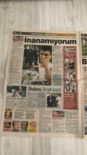 FOTOMAÇ SPOR GAZETESİ - TURKISH NEWSPAPER - DOĞUM GÜNÜ HEDİYESİ  - EKSİKSİZ TAM TAKIM GAZETE -20 EYLÜL 2002 CUMA  FATİH TERİM - WERNER LORANT - OĞUZ ÇETİN - AZİZ YILDIRIM - ORTEGA - WASHINGTON - YUSUF ŞİMŞEK - CEYHUN - RAPAIC - ABDULLAH - OKTAY DERELİOĞLU - SERGEN YALÇIN - PASCAL NOUMA - OSCAR CORDOBA - AMARAL - AHMET DURSUN - AHMET YILDIRIM - MİRCEA LUCESCU - BÜLENT KORKMAZ - ERGÜN PENBE - HASAN ŞAŞ - BERKANT GÖKTAN - VAHAP HACIOĞLU - MUSTAFA YALÇIN - BAHADIR BEYARSLAN - İLKER ATEŞ  FENERBAHÇE-AIK SOLNA 3-3 (İLK 45 DAKİKADA FIRTINA GİBİ, REVIVO, JOHNSON VE STEVIC’İN GOLLERİYLE 3-0, İKİNCİ YARIDA ÇÖKÜŞ VE BERABERLİK) - BEŞİKTAŞ-SARAJEVO 2-2 (PANCU VE AHMET DURSUN İLE 2-0, İKİNCİ YARIDA İKİ GOL YENİLDİ, TUR UMUDU ZORA GİRDİ) - CORDOBA ISLIKLANDI (İKİ ŞUTTA İKİ GOL, TARAFTAR TEPKİSİ) - BEŞİKTAŞ’IN AVRUPA KAZALARI (ROŞU, MALMÖ, AUXERRE, VALERENGA ÖRNEKLERİ, “BU KEZ OLMAYACAK” SÖZÜ) - LUCESCU: “6-0 BİTECEK MAÇI KAZANAMADIK” - BOSNAK TEKNİK DİREKTÖR MUSCEMIC: “MAHALLE TAKIMI DİYORLAR, AMA S