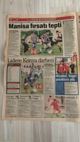 FOTOMAÇ SPOR GAZETESİ - TURKISH NEWSPAPER - DOĞUM GÜNÜ HEDİYESİ  - EKSİKSİZ TAM TAKIM GAZETE -23 EYLÜL 2002 PAZARTESİ  FATİH TERİM - WERNER LORANT - OĞUZ ÇETİN - AZİZ YILDIRIM - ORTEGA - WASHINGTON - YUSUF ŞİMŞEK - CEYHUN - RAPAIC - ABDULLAH - OKTAY DERELİOĞLU - SERGEN YALÇIN - PASCAL NOUMA - OSCAR CORDOBA - AMARAL - AHMET DURSUN - AHMET YILDIRIM - MİRCEA LUCESCU - BÜLENT KORKMAZ - ERGÜN PENBE - HASAN ŞAŞ - BERKANT GÖKTAN - ÜMİT DAVALA - PATRICK KLUIVERT - LUIS ENRIQUE - LOUIS VAN GAAL - RIQUELME - VAHAP HACIOĞLU - SÜLEYMAN GÜLTEKİN - DENİZ DERİNSU