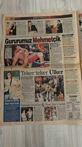 FOTOMAÇ SPOR GAZETESİ - TURKISH NEWSPAPER - DOĞUM GÜNÜ HEDİYESİ  - EKSİKSİZ TAM TAKIM GAZETE -23 EYLÜL 2002 PAZARTESİ  FATİH TERİM - WERNER LORANT - OĞUZ ÇETİN - AZİZ YILDIRIM - ORTEGA - WASHINGTON - YUSUF ŞİMŞEK - CEYHUN - RAPAIC - ABDULLAH - OKTAY DERELİOĞLU - SERGEN YALÇIN - PASCAL NOUMA - OSCAR CORDOBA - AMARAL - AHMET DURSUN - AHMET YILDIRIM - MİRCEA LUCESCU - BÜLENT KORKMAZ - ERGÜN PENBE - HASAN ŞAŞ - BERKANT GÖKTAN - ÜMİT DAVALA - PATRICK KLUIVERT - LUIS ENRIQUE - LOUIS VAN GAAL - RIQUELME - VAHAP HACIOĞLU - SÜLEYMAN GÜLTEKİN - DENİZ DERİNSU