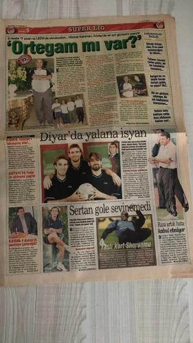 FOTOMAÇ SPOR GAZETESİ - TURKISH NEWSPAPER - DOĞUM GÜNÜ HEDİYESİ  - EKSİKSİZ TAM TAKIM GAZETE -25 EYLÜL 2002 ÇARŞAMBA  FATİH TERİM - WERNER LORANT - OĞUZ ÇETİN - AZİZ YILDIRIM - ORTEGA - WASHINGTON - YUSUF ŞİMŞEK - CEYHUN - RAPAIC - ABDULLAH - OKTAY DERELİOĞLU - SERGEN YALÇIN - PASCAL NOUMA - OSCAR CORDOBA - AMARAL - AHMET DURSUN - AHMET YILDIRIM - MİRCEA LUCESCU - ÜMİT DAVALA - BÜLENT KORKMAZ - ERGÜN PENBE - HASAN ŞAŞ - BERKANT GÖKTAN - LUIS ENRIQUE - PATRICK KLUIVERT - LOUIS VAN GAAL - EROL BULUT - BAHTİYAR UYANIK - HALDUN DOMAÇ - SÜLEYMAN GÜLTEKİN - VAHAP HACIOĞLU  GALATASARAY-BARCELONA 0-2 (ŞAMPİYONLAR LİGİ’NDE İLK YENİLGİ, GOLLER KLUIVERT VE LUIS ENRIQUE’DEN) - TERİM: “HAKEM DE İYİ MAÇ YÖNETMEDİ” - GALATASARAY TARAFTARLARI HAGİ’Yİ ÖZLEMLE ANDI - FENERBAHÇE’DE LORANT KRİZİ (ASBAŞKAN NİHAT ÖZDEMİR: “NANKÖRLÜK KAHRETTİ”, YILDIRIM’IN KARARI BEKLENİYOR) - FENERBAHÇE’DE BEKAR FUTBOLCULAR KAMP İSYANI (EVLİLERLE AYRIM TEPKİ ÇEKTİ) - EROL BULUT YUNANİSTAN’DA: “FENERBAHÇE VE ORTEGA YAKINDAN