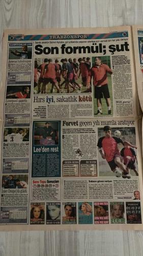 FOTOMAÇ SPOR GAZETESİ - TURKISH NEWSPAPER - DOĞUM GÜNÜ HEDİYESİ  - EKSİKSİZ TAM TAKIM GAZETE -26 EYLÜL 2002 PERŞEMBE  FATİH TERİM - WERNER LORANT - OĞUZ ÇETİN - AZİZ YILDIRIM - ORTEGA - WASHINGTON - YUSUF ŞİMŞEK - CEYHUN - RAPAIC - ABDULLAH - OKTAY DERELİOĞLU - SERGEN YALÇIN - PASCAL NOUMA - OSCAR CORDOBA - AMARAL - AHMET DURSUN - AHMET YILDIRIM - MİRCEA LUCESCU - ÜMİT DAVALA - BÜLENT KORKMAZ - ERGÜN PENBE - HASAN ŞAŞ - BERKANT GÖKTAN - İLHAN MANSIZ - VAHAP HACIOĞLU - SÜLEYMAN GÜLTEKİN - HALDUN DOMAÇ - YILDIRIM ÜNVERDİ - OSMAN ASLAN  GALATASARAY-BARCELONA SONRASI TERİM ÇOK SERT (YILDIZLARI KESİYOR, İSTANBULSPOR MAÇINDA FARKLI KADRO) - TERİM: “TESLİMİYETÇİ RUH YOK, EN İYİ SAVUNMA HÜCUMDUR” - ÜMİT DAVALA ORTA SAHADA, SARR SAĞ KANATTA - BARCELONA’DA RİQUELME YOK (SAKATLIK, İSTANBUL’A GETİRİLMEDİ) - VAN GAAL: “GALATASARAY GRUBUN EN FORMDA TAKIMI” - KLUIVERT: “BU MAÇ ERKEN FİNAL, KAZANAN TURU GARANTİLER” - BEŞİKTAŞ’TA JAPON HAYRANLIĞI (İLHAN MANSIZ ANTRENMANDA JAPON KIZLARIN İLGİSİ) - BEŞİK