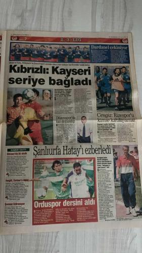 FOTOMAÇ SPOR GAZETESİ - TURKISH NEWSPAPER - DOĞUM GÜNÜ HEDİYESİ  - EKSİKSİZ TAM TAKIM GAZETE -28 EYLÜL 2002 CUMARTESİ  FATİH TERİM - WERNER LORANT - OĞUZ ÇETİN - AZİZ YILDIRIM - ORTEGA - WASHINGTON - YUSUF ŞİMŞEK - CEYHUN - RAPAIC - ABDULLAH - OKTAY DERELİOĞLU - SERGEN YALÇIN - PASCAL NOUMA - OSCAR CORDOBA - AMARAL - AHMET DURSUN - AHMET YILDIRIM - MİRCEA LUCESCU - ÜMİT KARAN - BÜLENT KORKMAZ - ÜMİT DAVALA - HASAN ŞAŞ - BERKANT GÖKTAN - REVIVO - STEVIC - RÜŞTÜ REÇBER - MUSTAFA DOĞAN - YILDIRIM ÜNVERDİ - HALDUN DOMAÇ - VAHAP HACIOĞLU - SÜLEYMAN GÜLTEKİN  GALATASARAY-İSTANBULSPOR 2-0 (BÜLENT KORKMAZ VE ÜMİT KARAN’IN GOLLERİYLE GALİBİYET, ARİF VE FELİPE KULÜBEDE) - TERİM: “TESLİMİYETÇİ RUH YOK, YILDIZLARI KESİYOR” - GALATASARAY FENERBAHÇE’NİN REKORUNA YAKLAŞIYOR - FENERBAHÇE’DE LORANT’A YÖNETİMDEN DESTEK (YILDIRIM: “SENİN ARKANDAYIZ”) - FENERBAHÇE’DE OCAK AYI TRANSFER HAREKETLİLİĞİ (RÜŞTÜ, MUSTAFA, REVIVO VE ÜMİT KALACAK; CEYHUN, ABDULLAH, YUSUF, OKTAY AYRILABİLİR) - RAPAİÇ: “HAKKIMI İSTİ