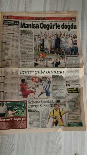 FOTOMAÇ SPOR GAZETESİ - TURKISH NEWSPAPER - DOĞUM GÜNÜ HEDİYESİ  - EKSİKSİZ TAM TAKIM GAZETE -29 EYLÜL 2002 PAZAR  FATİH TERİM - WERNER LORANT - OĞUZ ÇETİN - AZİZ YILDIRIM - ORTEGA - WASHINGTON - YUSUF ŞİMŞEK - CEYHUN - RAPAIC - ABDULLAH - OKTAY DERELİOĞLU - SERGEN YALÇIN - PASCAL NOUMA - OSCAR CORDOBA - AMARAL - AHMET DURSUN - ALİ EREN - AHMET YILDIRIM - MİRCEA LUCESCU - BÜLENT KORKMAZ - ÜMİT KARAN - ÜMİT DAVALA - HASAN ŞAŞ - BERKANT GÖKTAN - ELVIR BALİÇ - LUIS ENRIQUE - PATRICK KLUIVERT - VAHAP HACIOĞLU - SÜLEYMAN GÜLTEKİN - HAYDAR PINARCI - DENİZ DERİNSU  BEŞİKTAŞ-ANKARAGÜCÜ 1-0 (174 GÜNLÜK DEPLASMAN HASRETİ BİTTİ, GOL AHMET DURSUN’DAN, MAÇIN ADAMI ALİ EREN) - CORDOBA BAŞARILI, PANCU İLE AHMET DURSUN UYUMLU - GALATASARAY-İSTANBULSPOR 2-0 (BÜLENT VE ÜMİT KARAN’IN GOLLERİYLE GALİBİYET, ARİF VE FELİPE KULÜBEDE) - HASAN ŞAŞ: “AKLIM KARİŞIK DEĞİL, SADECE YORGUNUM” - TERİM HASAN’I KENARA ALDI, HATALARINI ANINDA UYARDI - BATISTA ORTA SAHADA İSTİKRAR SEMBOLÜ - ELVIR BALİÇ İSTANBULSPOR MAÇIN