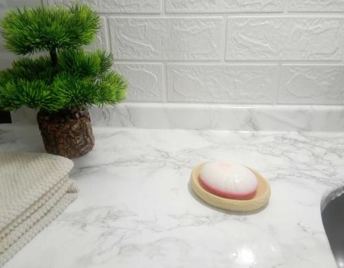 SABUNLUK SARI PETEK DESENLİ POLİRESİN 10X8X2CM BANYO SETİ