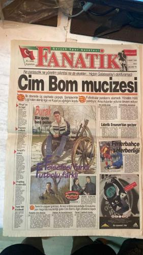 FANATİK SPOR GAZETESİ - TURKISH NEWSPAPER - DOĞUM GÜNÜ HEDİYESİ  - EKSİKSİZ TAM TAKIM GAZETE - 2 MART 1999 - SAYI: 1199 - İSMET TONGO - OSMAN TANBURACI - METİN TÜKENMEZ - YALÇIN DUMER - NECİL ÜLGEN - CAN UYGUR - MEHMET YILMAZ - YUSUF DURSUN - YALÇIN TÜRK - CÜNEYT KARAKAYA - BÜNYAMİN OSMAN - GERÇEK SPOR GAZETESİ - FANATİK - BU VATAN HEPİMİZİN - ALİ SAMİ YEN’DE OLAĞANÜSTÜ HAL - TERİM-LÖW DÜELLOSU - TOSHACK’İN AKLI KARTAL’DA - BASKETBOLDA 5 AVRUPA SINAVI - UEFA’DA ÇEYREK FİNAL HEYECANI - PASTACI TIRPAN HOCA OLDU - TRABZON’DA DEPREM - SÜMER DE GİDİYOR - JET-PA OYUNU - FENER’İN KREDİSİ BİTTİ - ASLAN’DA SEÇİM 1 MAYIS’TA - CİM BOM MUCİZESİ - HAGİ’YE TERAPİ - POPESCU ENDİŞESİ - BİR GOLE BEŞ PUAN - YILMADILAR SAVAŞTILAR - LİDERLİK ERZURUM’DAN GEÇİYOR - SARIGÜL’E PLAKET - FENERBAHÇE SEFERBERLİĞİ - DOPİNG KONTROLÜ - TUGAY TAM DÜZELMEDİ - BURAK BİR VURDU PİR VURDU - ATİLLA DONAT İSTİFA ETTİ - TRABZONSPOR - GALATASARAY - FENERBAHÇE - BEŞİKTAŞ - KOCAELİSPOR - ALTAY - ADANASPOR - KARABÜKSPOR - BURSAS
