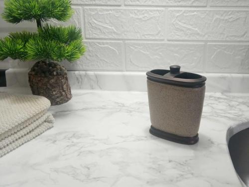 DİŞ FIRÇALIK BRONZ KUMLU POLİRESİN 10X12X5CM BANYO SETİ