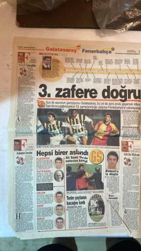 FANATİK SPOR GAZETESİ - TURKISH NEWSPAPER - DOĞUM GÜNÜ HEDİYESİ  - EKSİKSİZ TAM TAKIM GAZETE - 8 MART 1999 - SAYI: 1205 - RAHMAN SAĞIROĞLU - MEHMET GENÇ - NECİL ÜLGEN - CÜNEYT KARAKAYA - GERÇEK SPOR GAZETESİ - FANATİK - BU VATAN HEPİMİZİN - CİM BOM EZDİ GEÇTİ - HAKAN ŞÜKÜR SÖZÜNÜ TUTTU - MESUT YILMAZ: FENER HAKAN’A ÖNLEM ALSIN - TRABZON BÖYLE GÜZEL - UNAL İÇİN OYNADILAR - NE OLUR BİZİ AFFEDİN - HESABIMIZ TUTMADI - ŞİMDİ HEDEF FİNAL - YÜZLER GÜLMÜYOR - FULYA’DA CEZA İDMANI - FUTBOLCULARA CEZA GELİYOR - TRABZONSPOR - GALATASARAY - FENERBAHÇE - BEŞİKTAŞ - KOCAELİSPOR - ALTAY - ADANASPOR - KARABÜKSPOR - BURSASPOR - ANTALYASPOR - SAKARYASPOR - ERZURUMSPOR - GENÇLERBİRLİĞİ - SAMSUNSPOR - ANKARAGÜCÜ - GALATASARAY 2-0 FENERBAHÇE - TRABZONSPOR 3-1 ERZURUMSPOR - KARABÜKSPOR 1-6 GENÇLERBİRLİĞİ - ANTALYASPOR 4-2 ALTAY - SAMSUNSPOR 2-0 ADANASPOR - BEŞİKTAŞ VS KOCAELİSPOR - SAKARYASPOR VS İSTANBULSPOR - ANKARAGÜCÜ VS BURSASPOR - Ç.DARDANEL VS GAZİANTEPSPOR