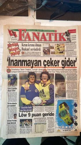 FANATİK SPOR GAZETESİ - TURKISH NEWSPAPER - DOĞUM GÜNÜ HEDİYESİ  - EKSİKSİZ TAM TAKIM GAZETE - 11 MART 1999 - SAYI: 1208 - İSMET TONGO - OSMAN TANBURACI - DOĞAN BABACAN - YALÇIN DUMER - RAHMAN SAĞIROĞLU - YUSUF DURSUN - MEHMET GENÇ - NECİL ÜLGEN - CÜNEYT KARAKAYA - GERÇEK SPOR GAZETESİ - FANATİK - BU VATAN HEPİMİZİN - ALİ SAMİ YEN’DE KİMSE BAŞA ÇIKAMIYOR - TERİM’İN TALEBELERİ GÜMBÜR GÜMBÜR - KUPA’DA DA ASLAN - ONUN ADI FİNALİST - DEREYİ GEÇERKEN - HELAL OLSUN HEPİNİZE - BEŞİKTAŞ ANKARAGÜCÜ KUPA MAÇI - BOKSÖRÜN FERYADI - LÖW DE HESAP SORDU - CİM BOMLU TARAFTARLAR ZEVKTEN DÖRT KÖŞE - TRABZONSPOR’DA RİZESPOR SEVİNCİ - DERBİ KIRAN KIRANA İDMAN - SÜNGER BAŞKAN’I SEVİNDİRDİ - TEKMELER HAVADA UÇTU - SIRA KAPTANLARDAYDI - İNANMAYAN ÇEKER GİDER - UCHE’Yİ YÖNETİME ŞİKAYET ETTİLER - CİM BOM ANKARA’DA PUAN KAYBEDECEK - ALİ SAMİ YEN’DE HASAR ÖDENECEK - ELEŞTİRİLER HAKLI AMA BİZE GÜVENİN - LÖW 9 PUAN GERİDE - MİLLİLER DÖNÜYOR - VESELİNOVİC’Lİ FENER 9 PUAN ÖNDE - PARREIRA İLE 50 GOL - SU SPORLARI İÇİ